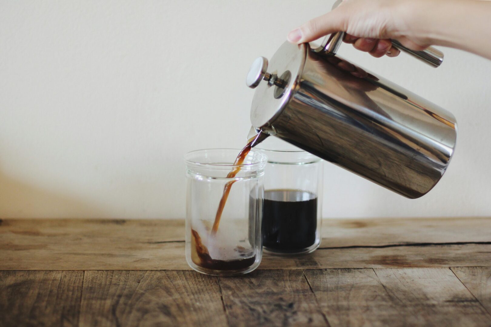 cold brew préparé avec une cafetière à piston et glaçons